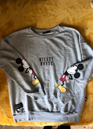 felpa grigia mikey mouse, brand: Pull & Bear, condizioni: Ottime, taglia: M / IT 42 / EU 38, €9.00, €10.15 include la Protezione acquisti
