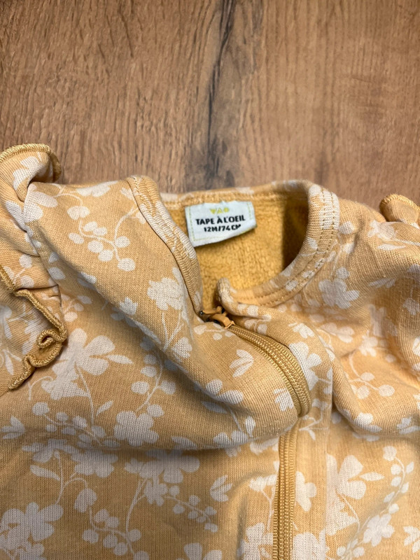 Pyjama tape à l’œil jaune 2