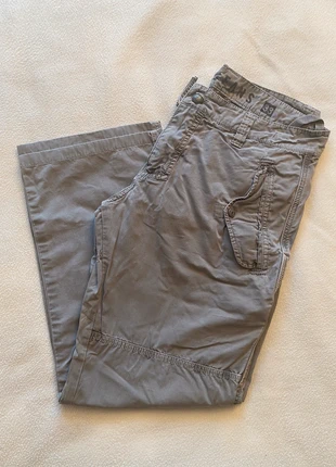 Pantalon Guess , merk: GUESS, staat: Heel goed, maat: L, € 5,00, € 5,95 inclusief Kopersbescherming