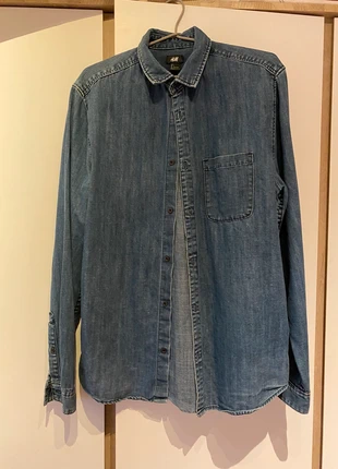 Chemise couleur jean H&M, merk: H&M, staat: Heel goed, maat: L, € 2,00, € 2,80 inclusief Kopersbescherming