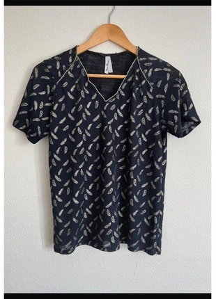 Miss Etam navyblauw T-shirt met gouden veertjes Wow!🤩 Uitverkoop !, merk: Etam, staat: Heel goed, maat: M / 38 / 10, € 4,00, € 4,90 inclusief Kopersbescherming