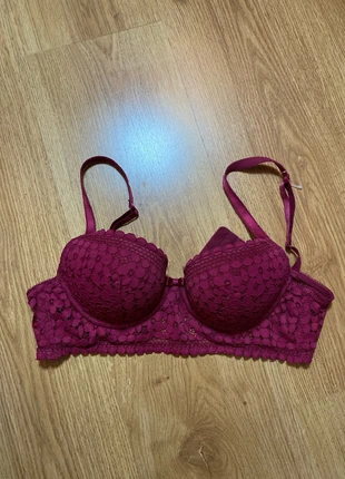 Soutien gorge bordeaux dentelle, marque: Jolie, état: Neuf sans étiquette, taille: 85C, 2,50 €, 3,33 € Protection acheteurs incluse