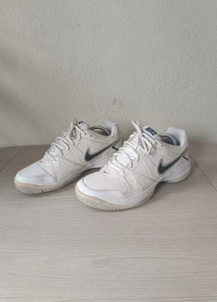 Chaussures Nike – Taille 44 – Blanche – Très bon état, marque: Nike, état: Très bon état, taille: 44, 24,00 €, 25,90 € Protection acheteurs incluse