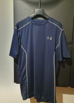Under Armour Sportshirt dunkelblau, marque: Under Armour, état: Très bon état, taille: M, 13,00 €, 14,35 € Protection acheteurs incluse