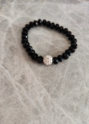 Bracciale nero con punto luce bianco, brand: Boutique Parisienne, condizioni: Ottime, €4.50, €5.43 include la Protezione acquisti