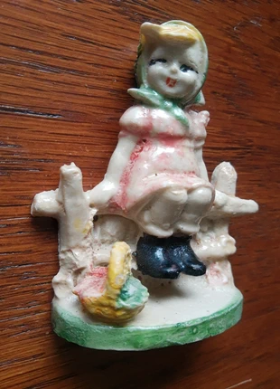 50's resin beeldje van een meisje of jonge vrouw op een hekje met mand, marca: Retro, estado: Muy bueno, 27,50 €, 29,58 € Protección al comprador incluida