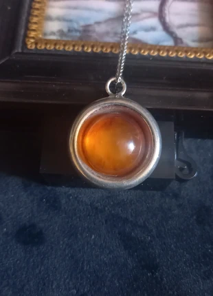 Jolie pendentif vintage argenté sertie ambre rond, marque: Vintage Chic, état: Bon état, 8,60 €, 9,73 € Protection acheteurs (Pro) incluse