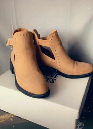 Bottines beiges cloutées , marca: Pimkie, estado: Muy bueno, tamaño: 38, 12,00 €, 13,30 € Protección al comprador incluida