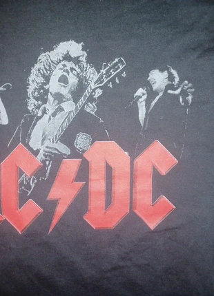 T-Shirt acdc, marke: Fruit of the Loom, zustand: Sehr gut, größe: S, 2,00 €, 2,80 € inklusive Vinted-Käuferschutz