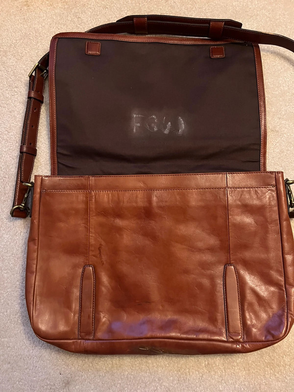 Fossil leather hotsell messenger bag