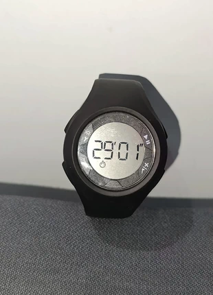 the W200 S Running Stopwatch, brand: Decathlon, condizioni: Nuovo senza cartellino, taglia: Taglia unica, €8.00, €9.10 include la Protezione acquisti