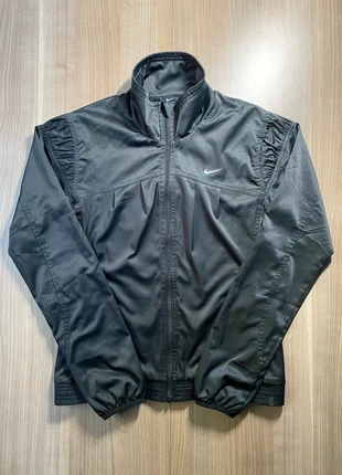 Nike Windbreaker Dri-Fit veste de sport femme - noire, taille S, zip, logo swoosh brodé seul, merk: Nike, staat: Heel goed, maat: S / 36 / 8, € 18,00, € 19,60 inclusief Kopersbescherming