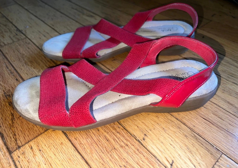 Mia Amore red memory foam scrappy sandals size 9 3