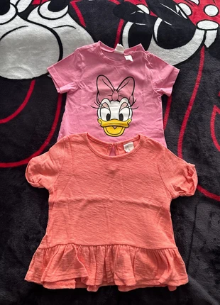 Shirts 2 stück, merk: H&M, staat: Heel goed, maat: 9-12 maanden / 74 cm, € 1,50, € 2,28 inclusief Kopersbescherming