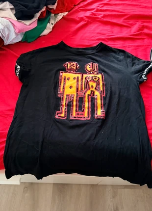 Teeshirt, marke: Desigual, zustand: Sehr gut, größe: XL / 42 / 14, 15,00 €, 16,45 € inklusive Vinted-Käuferschutz