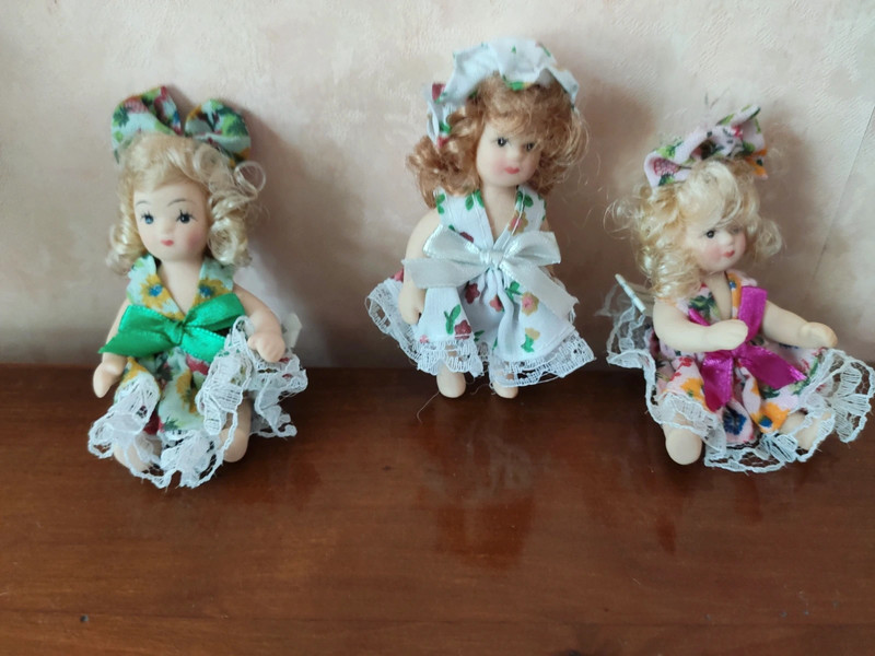 Mini poupées porcelaine