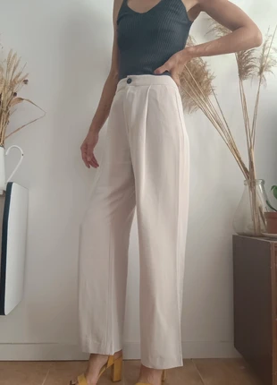 Pantalon droit office ample fluide blanc cassé Zara, marque: Zara, état: Très bon état, taille: XS / 34 / 6, 19,00 €, 20,65 € Protection acheteurs (Pro) incluse