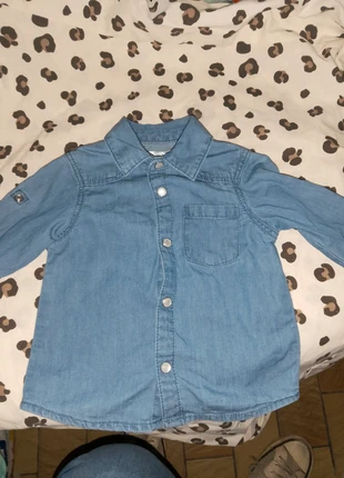 Chemise en jean 6 mois garçon, merk: Les Petits Cailloux, staat: Heel goed, maat: 6-9 maanden / 68 cm, € 2,00, € 2,80 inclusief Kopersbescherming