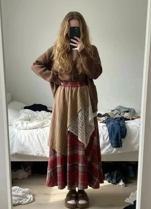 jupe longue patchwork à carreaux rouge et dentelle #097, marke: Cabane d'Automne, zustand: Sehr gut, größe: M / 38 / 10, 46,99 €, 50,04 € inklusive Vinted-Käuferschutz