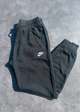 Jogging Nike noir - très bon état - taille S, brand: Nike, condizioni: Ottime, taglia: S, €21.90, €23.70 include la Protezione acquisti Pro