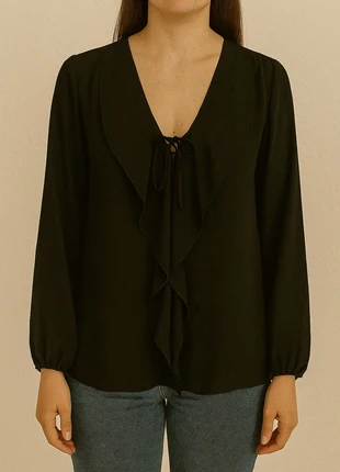 Blouse noire fluide H&M – à volant et lien col V, brand: H&M, condition: Very good, size: XS / 34 / 6, €10.00, €11.20 includes Buyer Protection