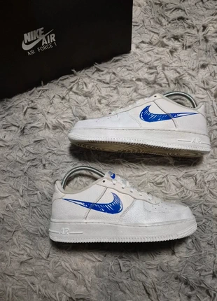 Basket Nike Air Force 1 Sketch Swoosh Blanc Bleu Taille 37,5, marque: Nike, état: Très bon état, taille: 37.5, 35,00 €, 37,45 € Protection acheteurs incluse