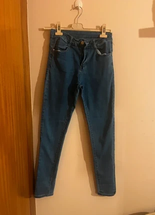 Size 38 skinny jeans, brand: Local, condizioni: Ottime, taglia: M / IT 42 / EU 38, €4.00, €4.90 include la Protezione acquisti
