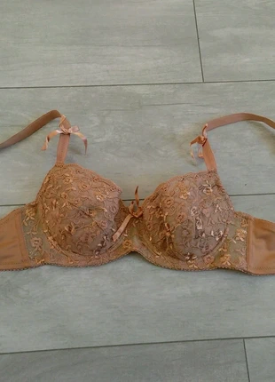 Soutien-gorge chair foncée , marque: Lingerie Land, état: Très bon état, taille: 90B, 1,50 €, 2,28 € Protection acheteurs incluse