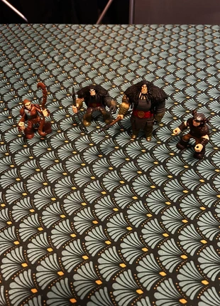 Personnages dragons, merk: Dragon, staat: Heel goed, maat: Universeel, € 8,00, € 9,10 inclusief Kopersbescherming