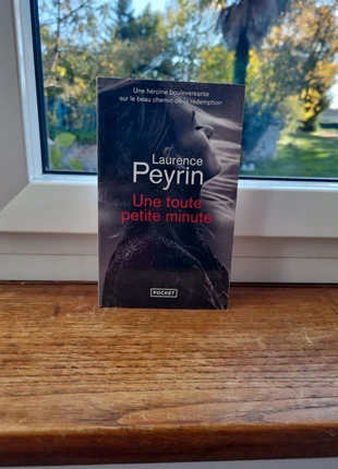 Une toute petite minute Laurence Peyrin, estado: Muy bueno, 2,00 €, 2,80 € Protección al comprador incluida