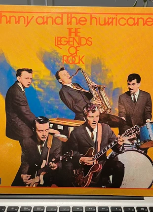 Johnny and the hurricanes - Legends of rock, staat: Heel goed, € 5,99, € 6,99 inclusief Kopersbescherming
