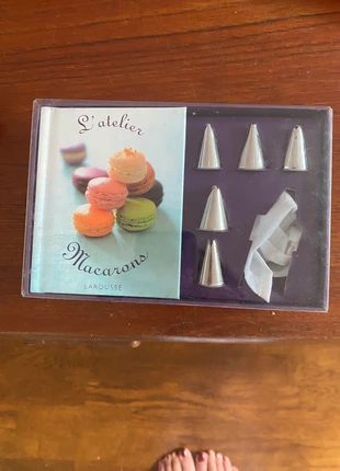 L’atelier macarons Larousse, brand: Larousse, condition: New with tags, €12.00, €13.30 includes Buyer Protection