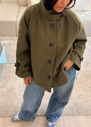 Manteau grand col vert tendance à boutons, merk: Boutique indépendante, staat: Heel goed, maat: S / 36 / 8, € 50,00, € 53,20 inclusief Kopersbescherming