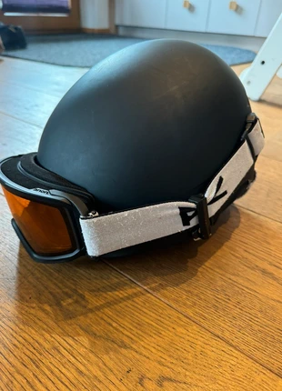 Anon kinderskihelm mit Brille s/m 48-51, marke: Anon, zustand: Sehr gut, 90,00 €, 95,20 € inklusive Vinted-Käuferschutz
