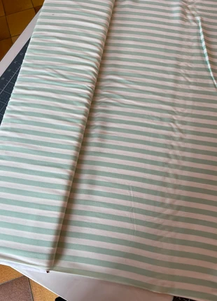 Tissu viscose rayé vert d’eau, staat: Nieuw zonder prijskaartje, maat: Overige, € 6,50, € 7,53 inclusief Kopersbescherming