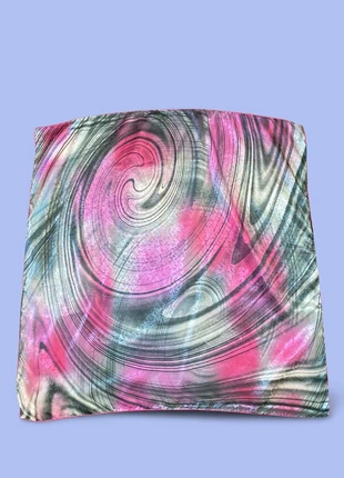 Carré gris et rose abstrait, Très doux, 90x90 cm, marque: Vintage Dressing, état: Très bon état, 15,00 €, 16,45 € Protection acheteurs (Pro) incluse