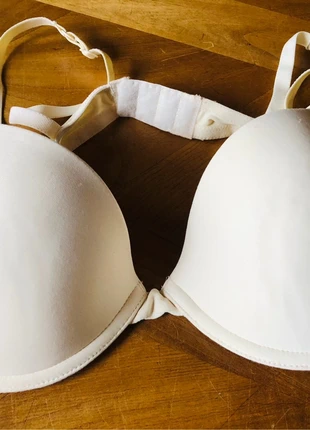 Soutien gorge Calvin Klein en bon état blanc 90b , marke: Calvin Klein, zustand: Gut, größe: 75B, 3,00 €, 3,85 € inklusive Vinted-Käuferschutz