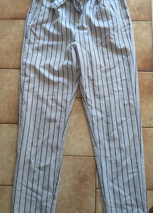 Lot 2 chinos, marke: Kiabi, zustand: Sehr gut, größe: XXS / 32 / 4, 2,00 €, 2,80 € inklusive Vinted-Käuferschutz