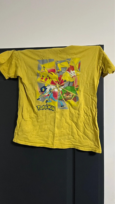 T-shirt Pokemon jaune 1