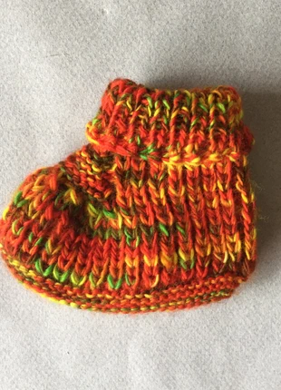 Rode baby schoentjes, merk: Hand Knitted, staat: Nieuw zonder prijskaartje, maat: 16, € 8,00, € 9,10 inclusief Kopersbescherming