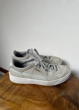 Grijze puma sneakers maat 39 suède, marque: Puma, état: Très bon état, taille: 39, 15,00 €, 16,45 € Protection acheteurs incluse