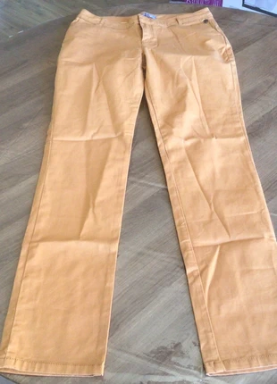 Pantalon fin, jaune moutarde/camel, cache cache, taille 38, tres bon etat, marca: Cache Cache, estado: Muito bom, tamanho: M / 38 / 10, €5.00, €5.95 inclui Proteção do Comprador