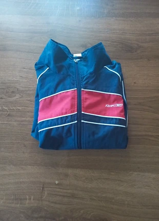 Casaco desportivo da Reebok 10 anos, marque: Reebok, état: Très bon état, taille: 10 ans / 140 cm, 3,00 €, 3,85 € Protection acheteurs incluse