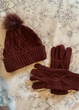 Matching burgundy hat and gloves, condition: New without tags, size: One size, £4.00, £4.90 includes Buyer Protection