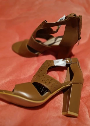 Sandales talons hauts neuves, marca: CHC-Shoes, estado: Novo sem etiquetas, tamanho: 38, €12.00, €13.30 inclui Proteção do Comprador