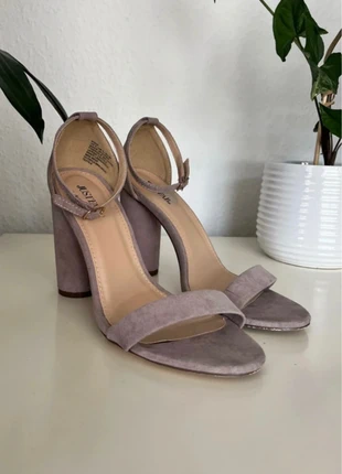 Sandalen in Flieder mit Blockabsatz von JustFab - 12cm, marque: JustFab, état: Très bon état, taille: 40, 4,00 €, 4,90 € Protection acheteurs incluse