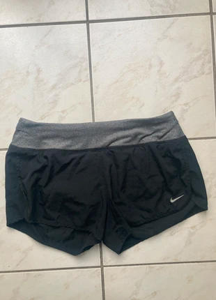 Short running Nike taille M couleur gris noir, brand: Nike, condition: Very good, size: M / 38 / 10, €14.00, €15.40 includes Buyer Protection Pro