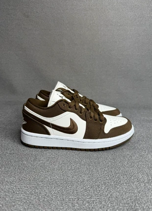 Nike Air Jordan 1 Low SE, marke: Nike Air Jordan 1 Low SE, zustand: Sehr gut, größe: 35.5, 89,00 €, 94,15 € beinhaltet Vinted-Käuferschutz Pro