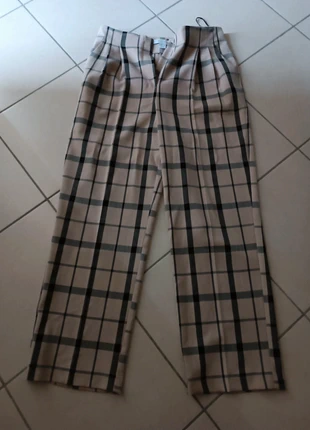 Pantalone dritto, merk: Primark, staat: Nieuw met prijskaartje, maat: M / 38 / 10, € 8,00, € 9,10 inclusief Kopersbescherming