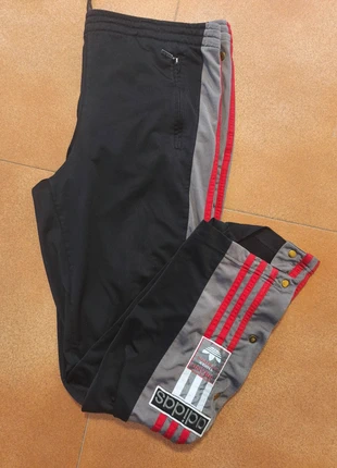 Adidas Vintage Breakaway Track Pants Premium Retro Adibreak Streetwear Snap Button Black Red Grey, marque: adidas, état: Très bon état, taille: M, 70,00 €, 74,20 € Protection acheteurs incluse